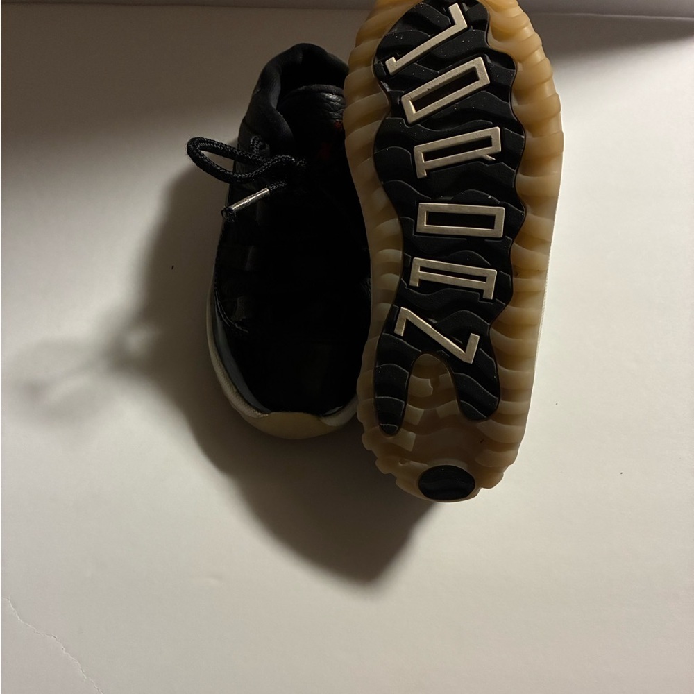 Kids Jordan Lows - Picture 5 of 5